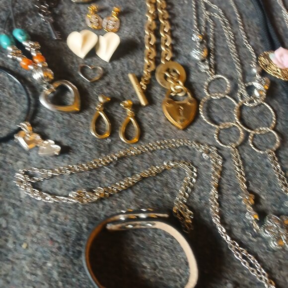 15 piece of Heart themed  jewelry lot - Picture 6 of 9